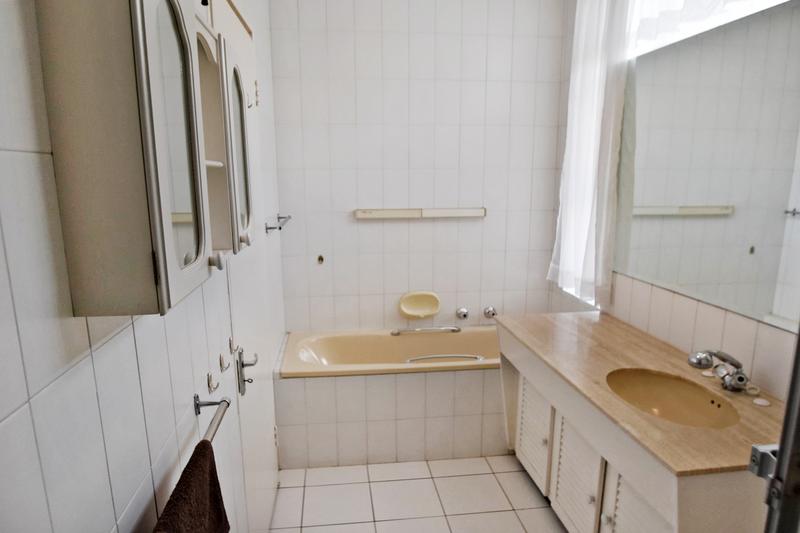 3 Bedroom Property for Sale in Sandhurst Gauteng