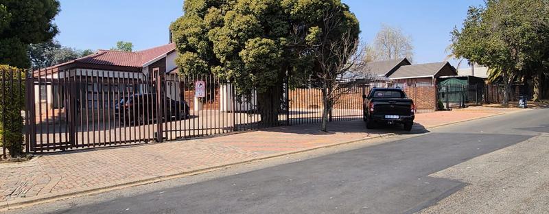 6 Bedroom Property for Sale in Birchleigh Gauteng