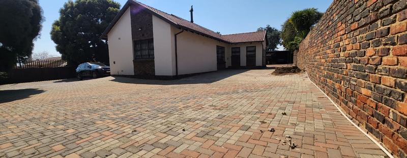 6 Bedroom Property for Sale in Birchleigh Gauteng