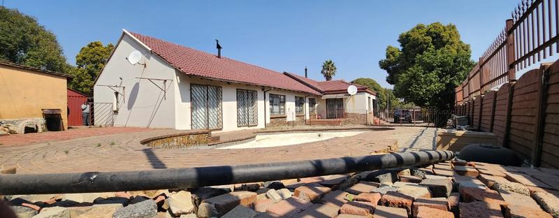 6 Bedroom Property for Sale in Birchleigh Gauteng