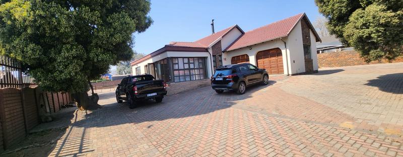 6 Bedroom Property for Sale in Birchleigh Gauteng