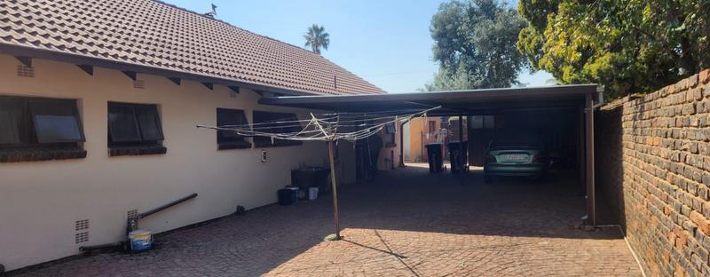 6 Bedroom Property for Sale in Birchleigh Gauteng