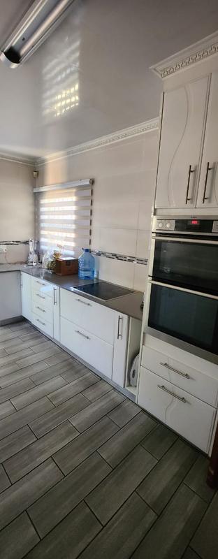 6 Bedroom Property for Sale in Birchleigh Gauteng