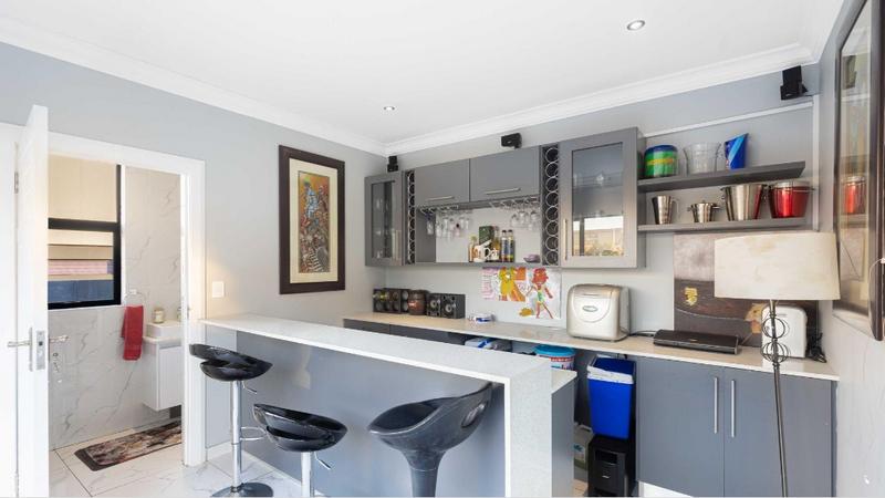 5 Bedroom Property for Sale in Midstream Ridge Gauteng