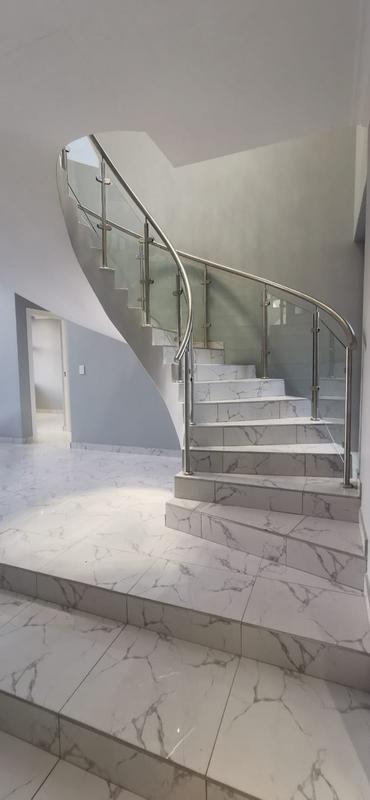 5 Bedroom Property for Sale in Midstream Ridge Gauteng
