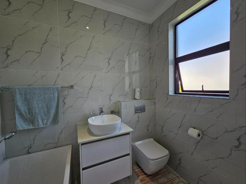 5 Bedroom Property for Sale in Midstream Ridge Gauteng