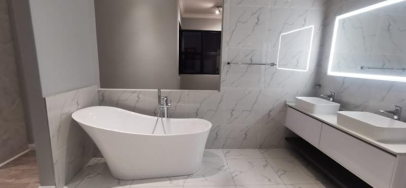 5 Bedroom Property for Sale in Midstream Ridge Gauteng