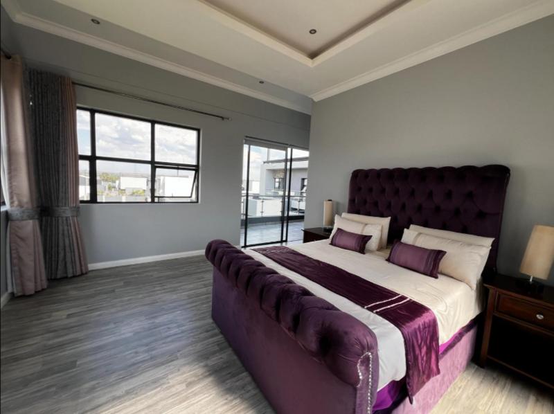 5 Bedroom Property for Sale in Midstream Ridge Gauteng