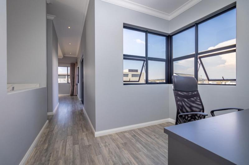 5 Bedroom Property for Sale in Midstream Ridge Gauteng