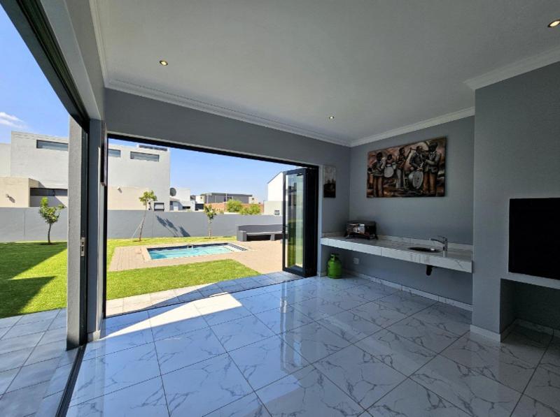 5 Bedroom Property for Sale in Midstream Ridge Gauteng