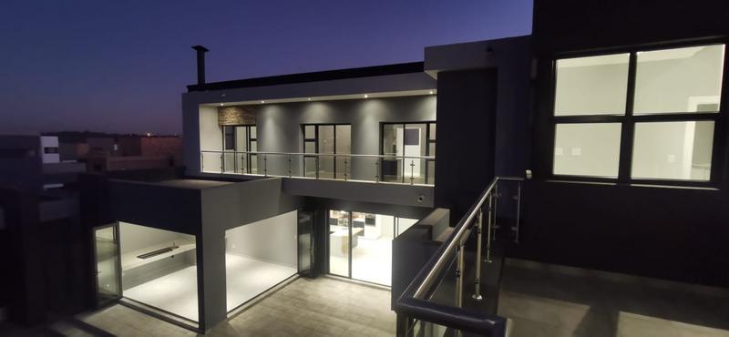 5 Bedroom Property for Sale in Midstream Ridge Gauteng