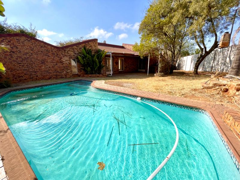 4 Bedroom Property for Sale in Rant En Dal Gauteng