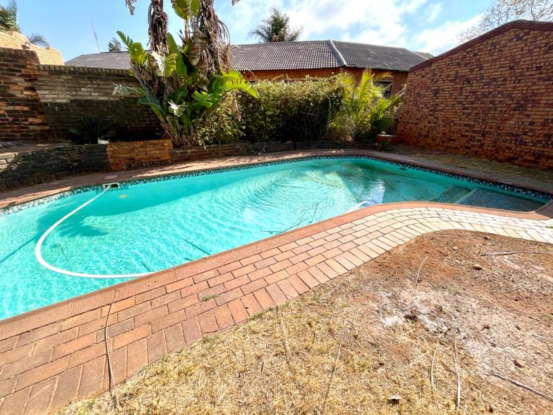 4 Bedroom Property for Sale in Rant En Dal Gauteng