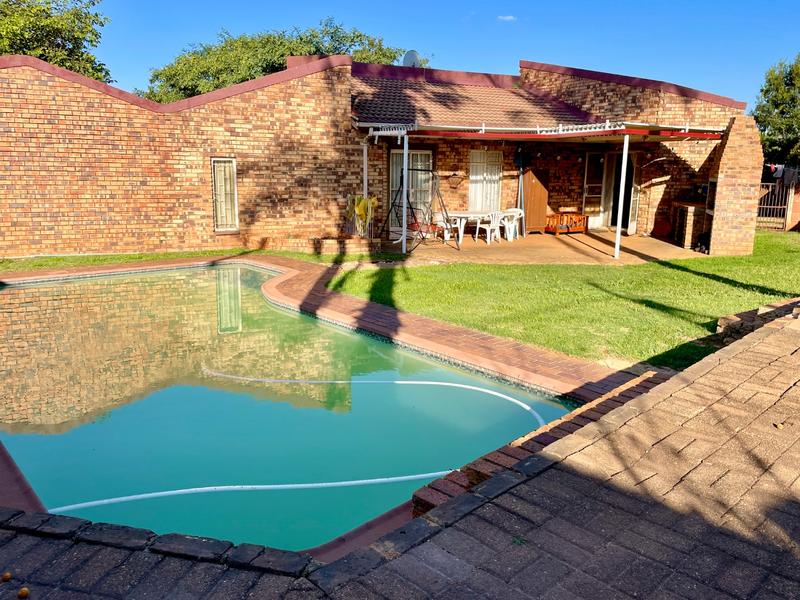 4 Bedroom Property for Sale in Rant En Dal Gauteng