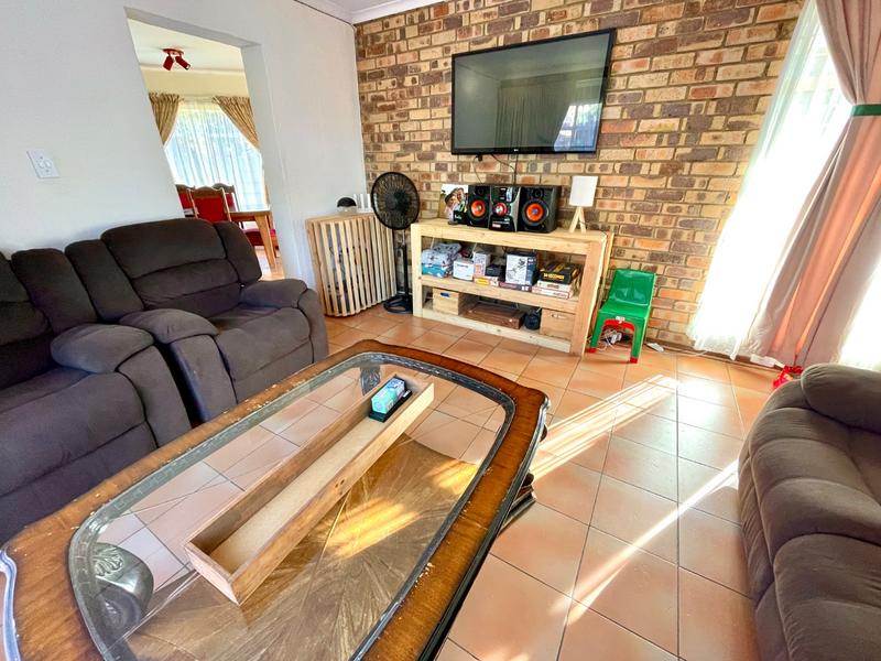 4 Bedroom Property for Sale in Rant En Dal Gauteng