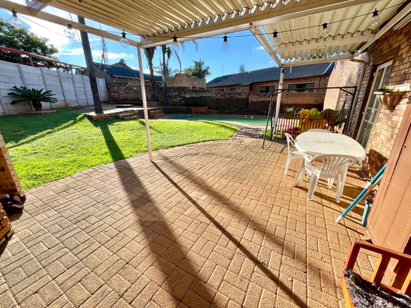 4 Bedroom Property for Sale in Rant En Dal Gauteng