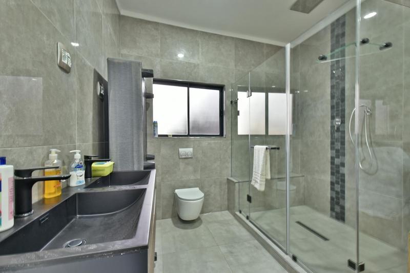 4 Bedroom Property for Sale in Glenvista Gauteng