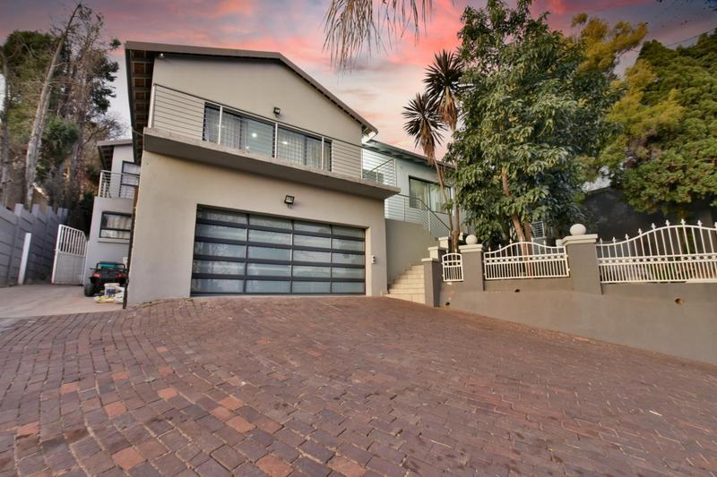 4 Bedroom Property for Sale in Glenvista Gauteng