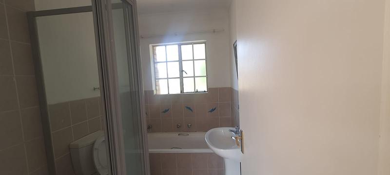 To Let 2 Bedroom Property for Rent in Helikonpark Gauteng