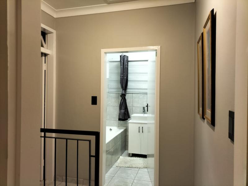 To Let 2 Bedroom Property for Rent in Rhodesfield Gauteng