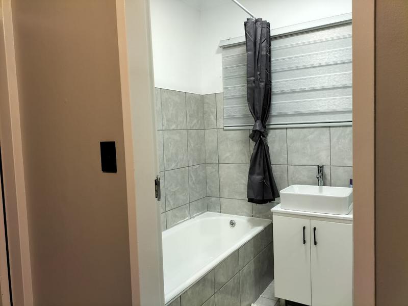 To Let 2 Bedroom Property for Rent in Rhodesfield Gauteng