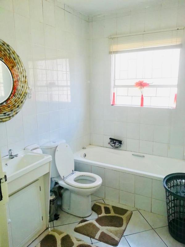 To Let 2 Bedroom Property for Rent in Vorna Valley Gauteng