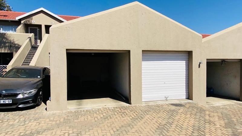 To Let 2 Bedroom Property for Rent in Vorna Valley Gauteng