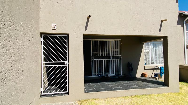 To Let 2 Bedroom Property for Rent in Vorna Valley Gauteng