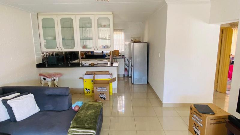 To Let 2 Bedroom Property for Rent in Vorna Valley Gauteng