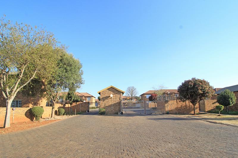 3 Bedroom Property for Sale in Erand Gardens Gauteng
