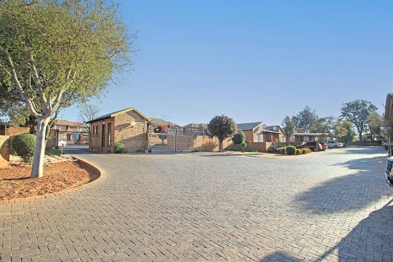 3 Bedroom Property for Sale in Erand Gardens Gauteng