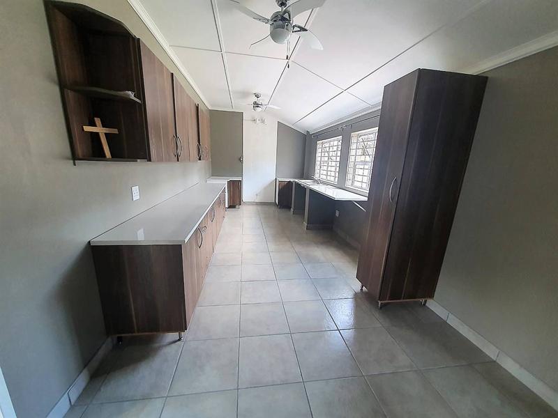 5 Bedroom Property for Sale in Walker Fruit Farms Gauteng