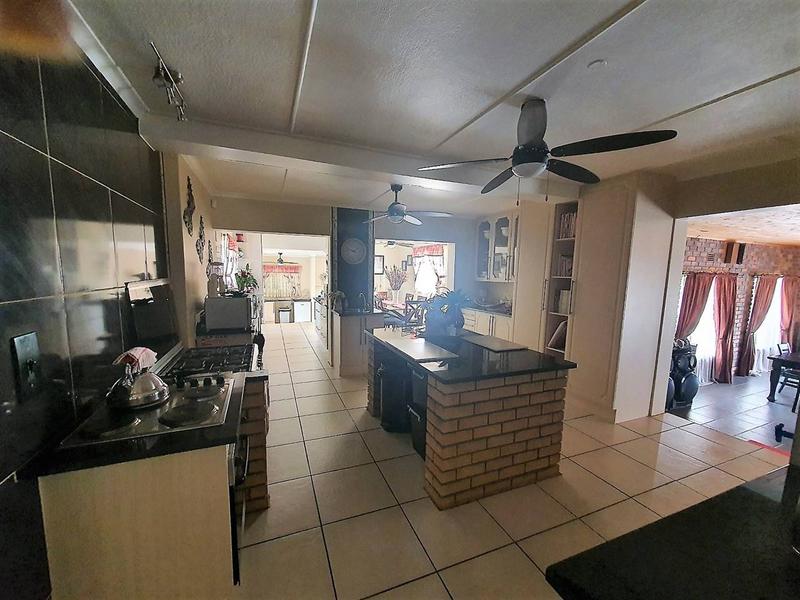 5 Bedroom Property for Sale in Walker Fruit Farms Gauteng