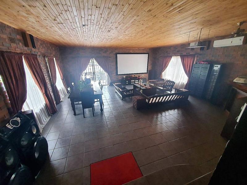 5 Bedroom Property for Sale in Walker Fruit Farms Gauteng