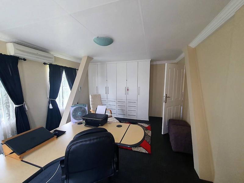 5 Bedroom Property for Sale in Walker Fruit Farms Gauteng