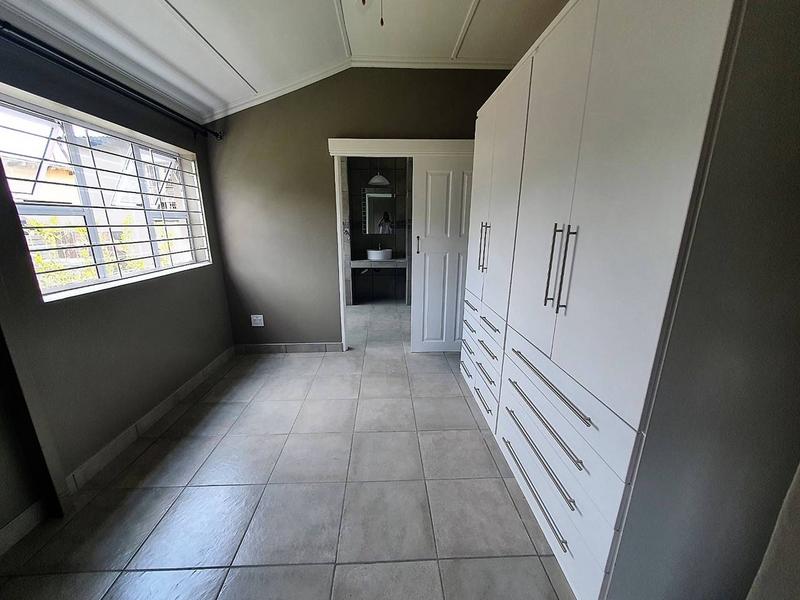5 Bedroom Property for Sale in Walker Fruit Farms Gauteng