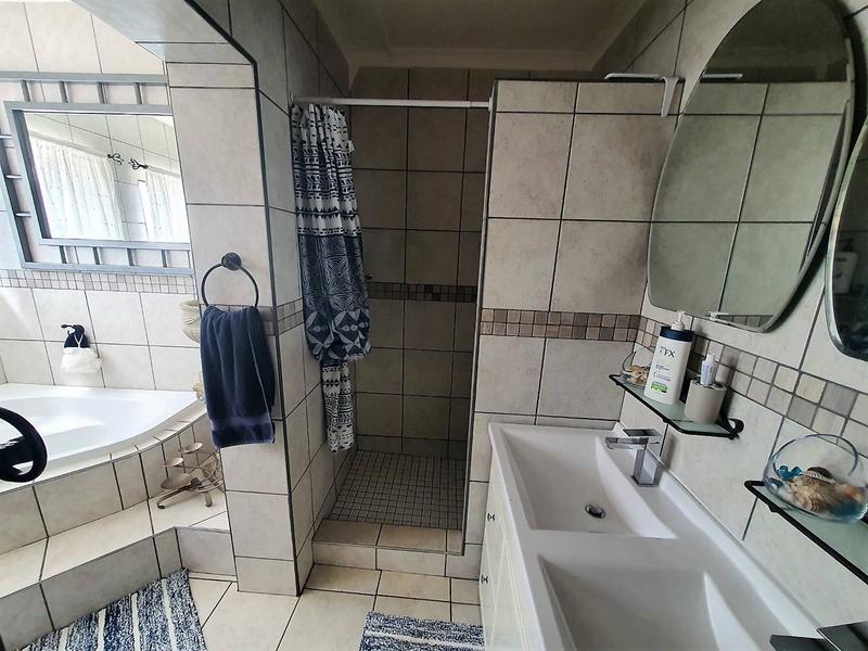 5 Bedroom Property for Sale in Walker Fruit Farms Gauteng