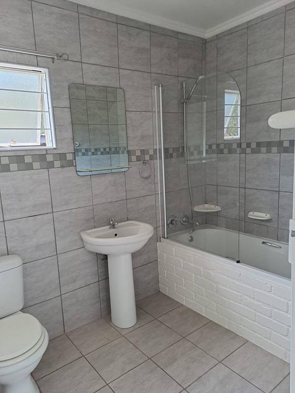 5 Bedroom Property for Sale in Walker Fruit Farms Gauteng