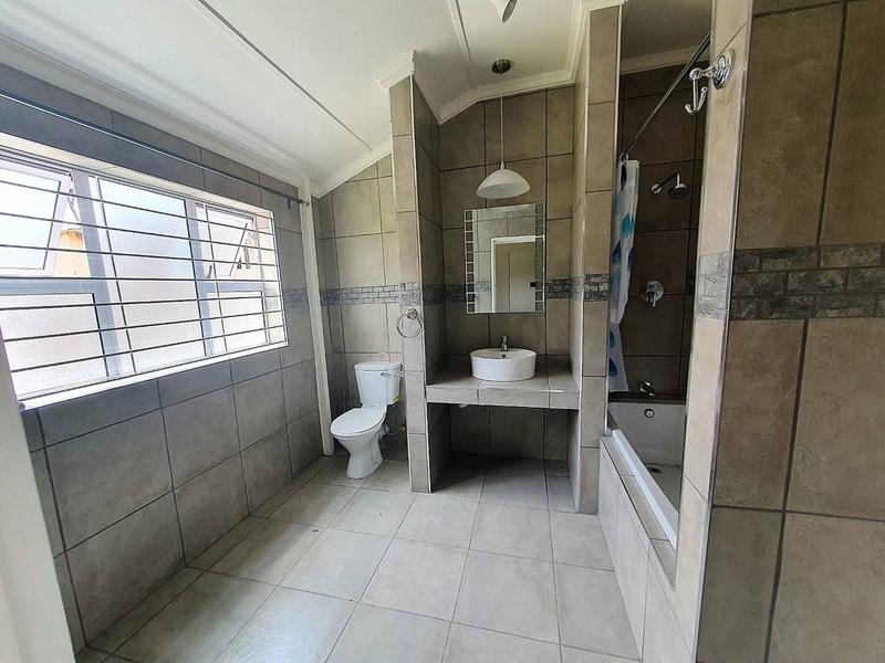 5 Bedroom Property for Sale in Walker Fruit Farms Gauteng