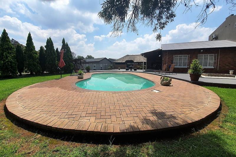 5 Bedroom Property for Sale in Walker Fruit Farms Gauteng