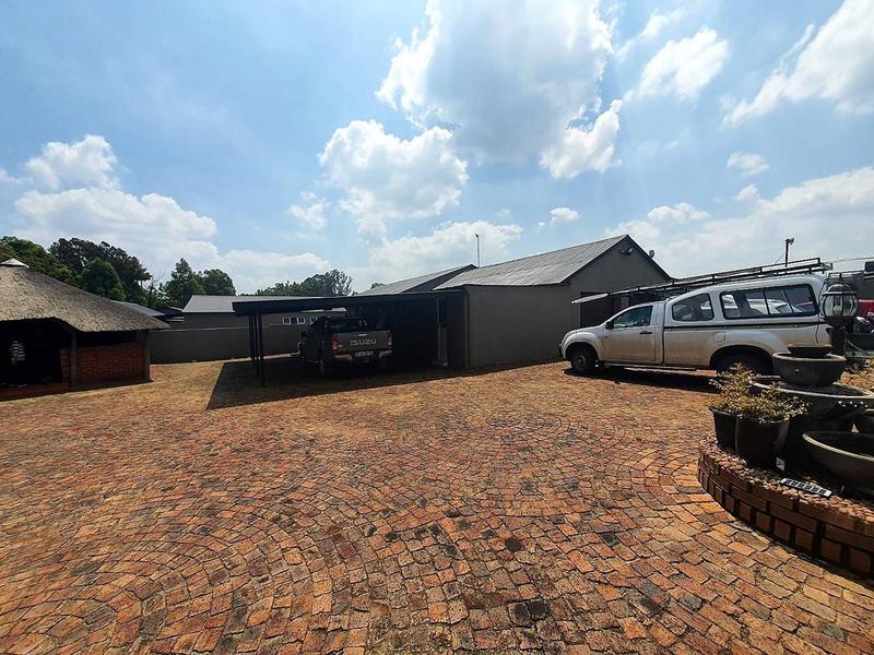 5 Bedroom Property for Sale in Walker Fruit Farms Gauteng