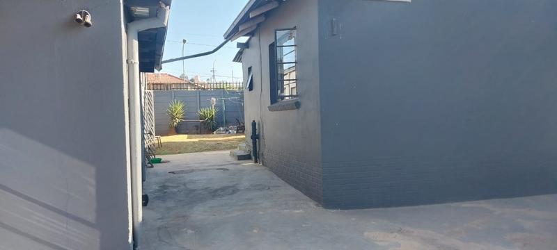 3 Bedroom Property for Sale in Primrose East Gauteng