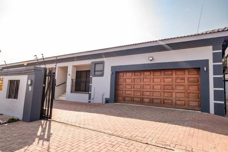 6 Bedroom Property for Sale in Verwoerdpark Gauteng