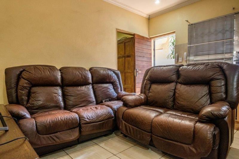 6 Bedroom Property for Sale in Verwoerdpark Gauteng