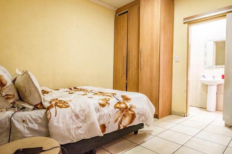 6 Bedroom Property for Sale in Verwoerdpark Gauteng