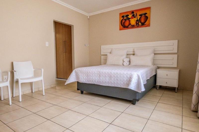 6 Bedroom Property for Sale in Verwoerdpark Gauteng