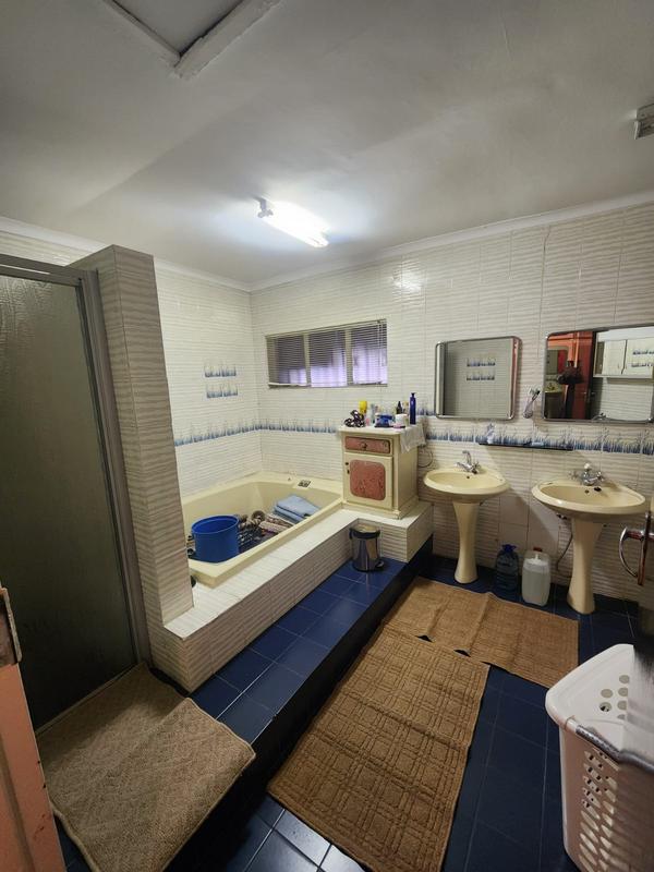 4 Bedroom Property for Sale in Laudium Gauteng