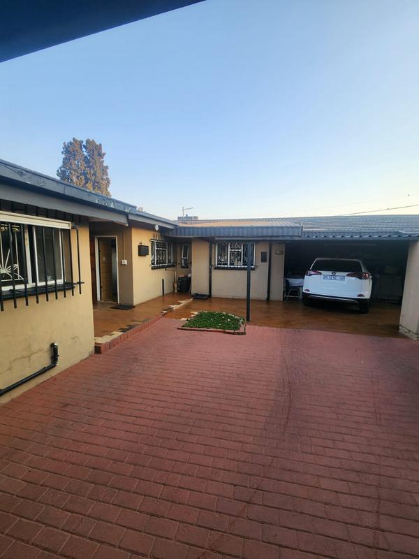 4 Bedroom Property for Sale in Laudium Gauteng