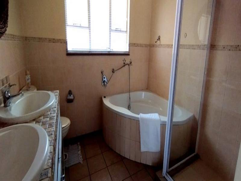 3 Bedroom Property for Sale in Three Rivers Gauteng