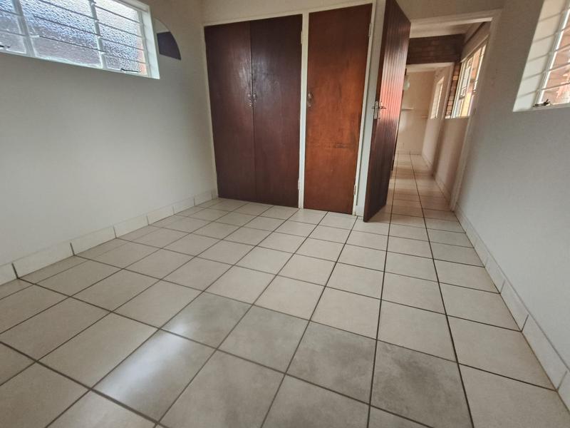 To Let 1 Bedroom Property for Rent in Strubenvale Gauteng